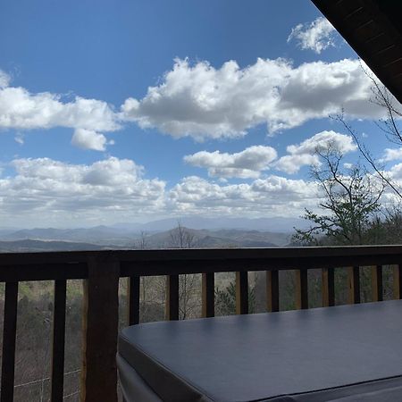 Sevierville Cabin With Private Hot Tub And Fireplace! Exterior photo