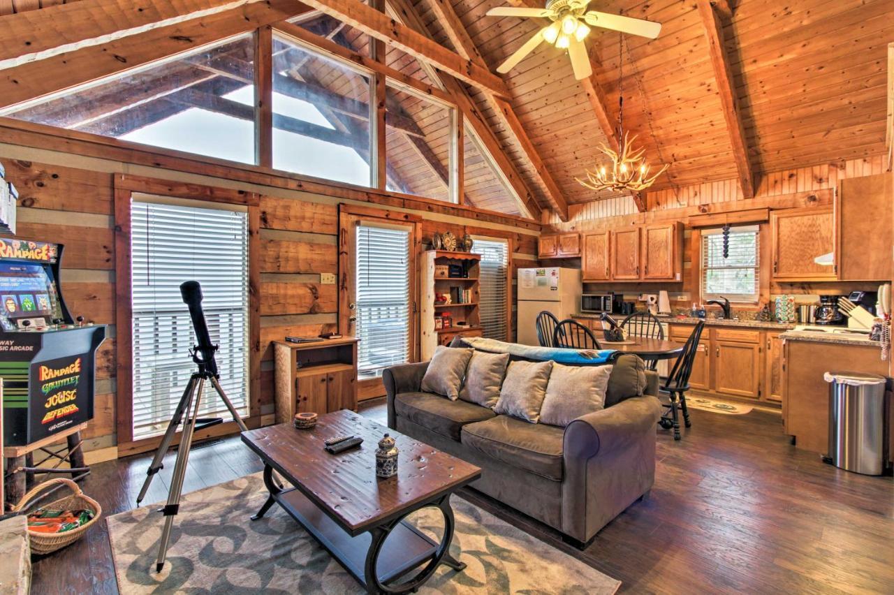 Sevierville Cabin With Private Hot Tub And Fireplace! Exterior photo