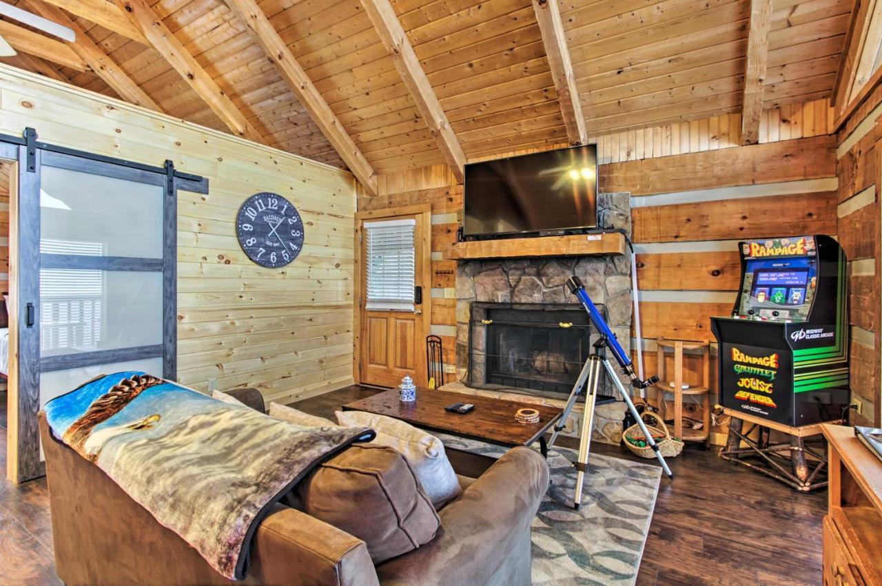 Sevierville Cabin With Private Hot Tub And Fireplace! Exterior photo