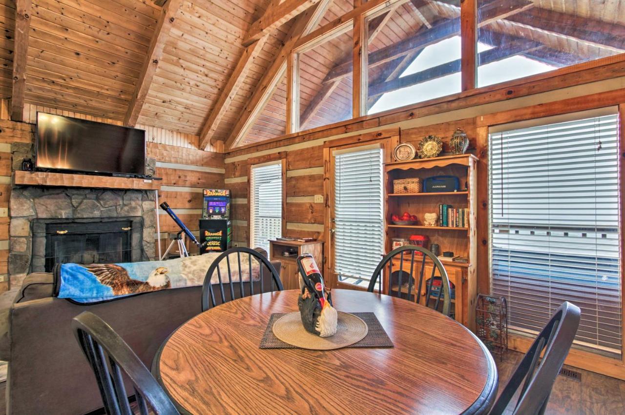 Sevierville Cabin With Private Hot Tub And Fireplace! Exterior photo