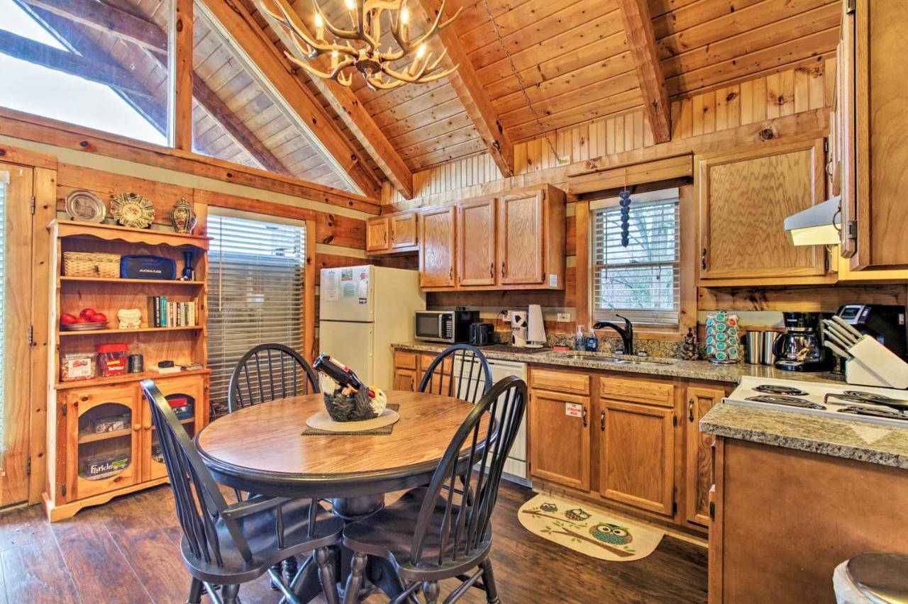 Sevierville Cabin With Private Hot Tub And Fireplace! Exterior photo