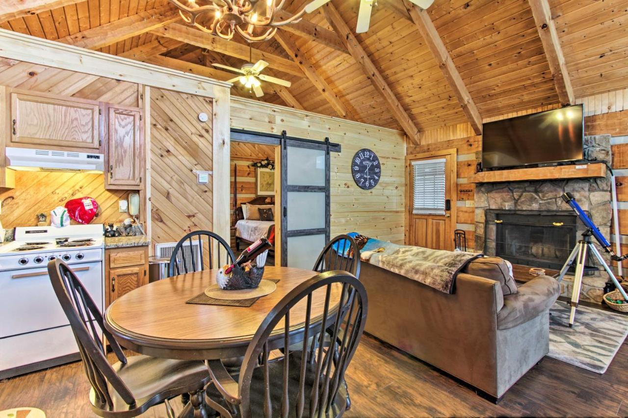 Sevierville Cabin With Private Hot Tub And Fireplace! Exterior photo