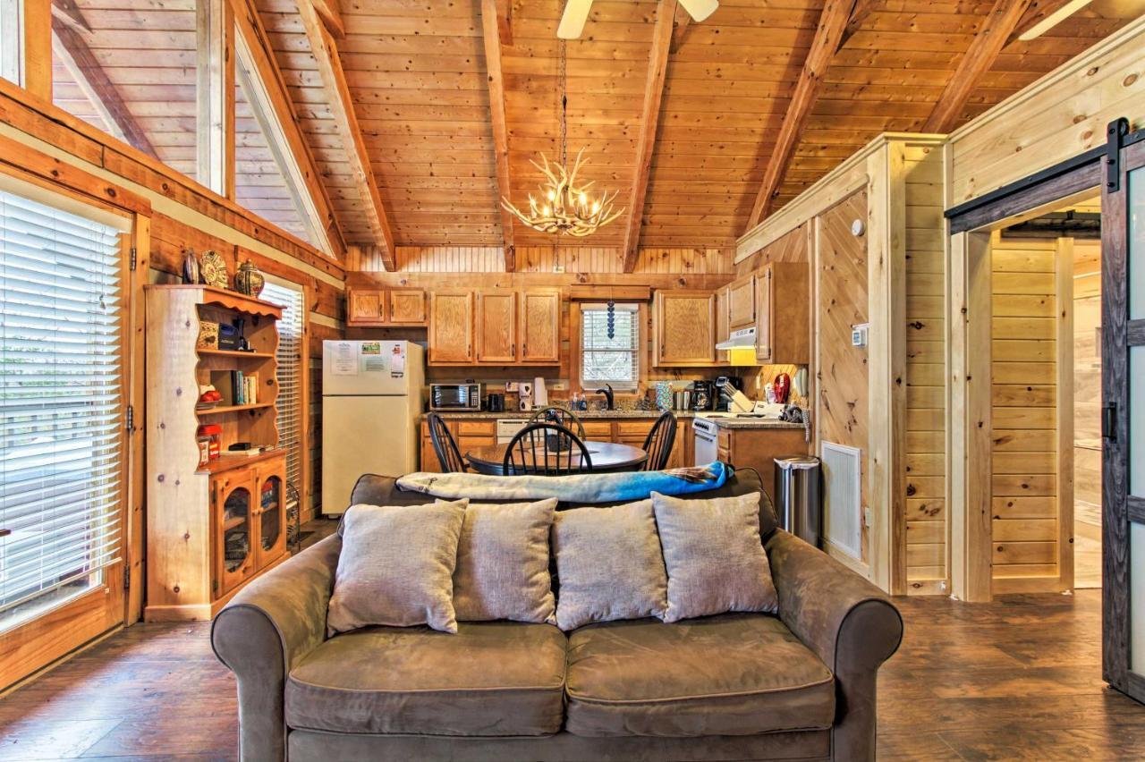 Sevierville Cabin With Private Hot Tub And Fireplace! Exterior photo