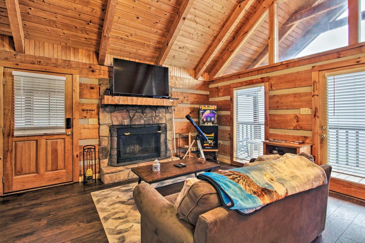 Sevierville Cabin With Private Hot Tub And Fireplace! Exterior photo